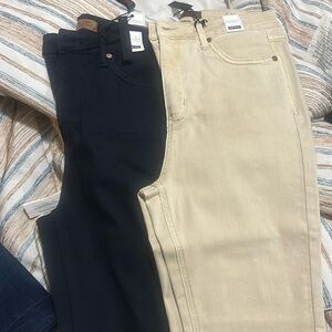 Judy Blue Jeans in Dark blue rinse and Bone